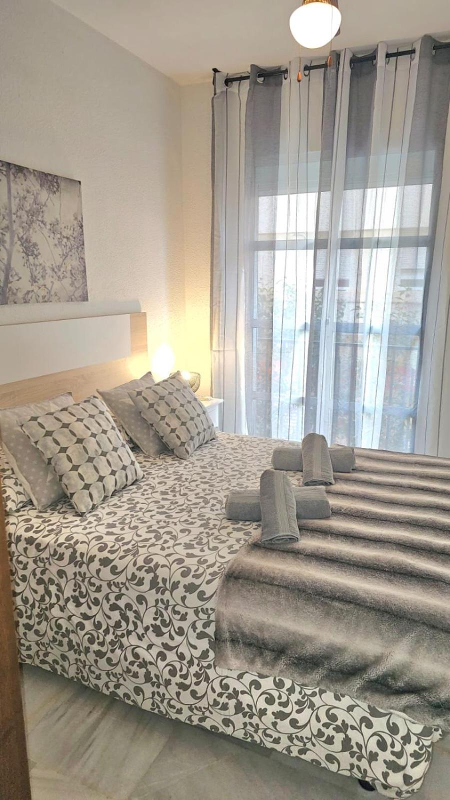 Ideal Holiday Apartment One Bedroom City Center Malaga Exterior photo