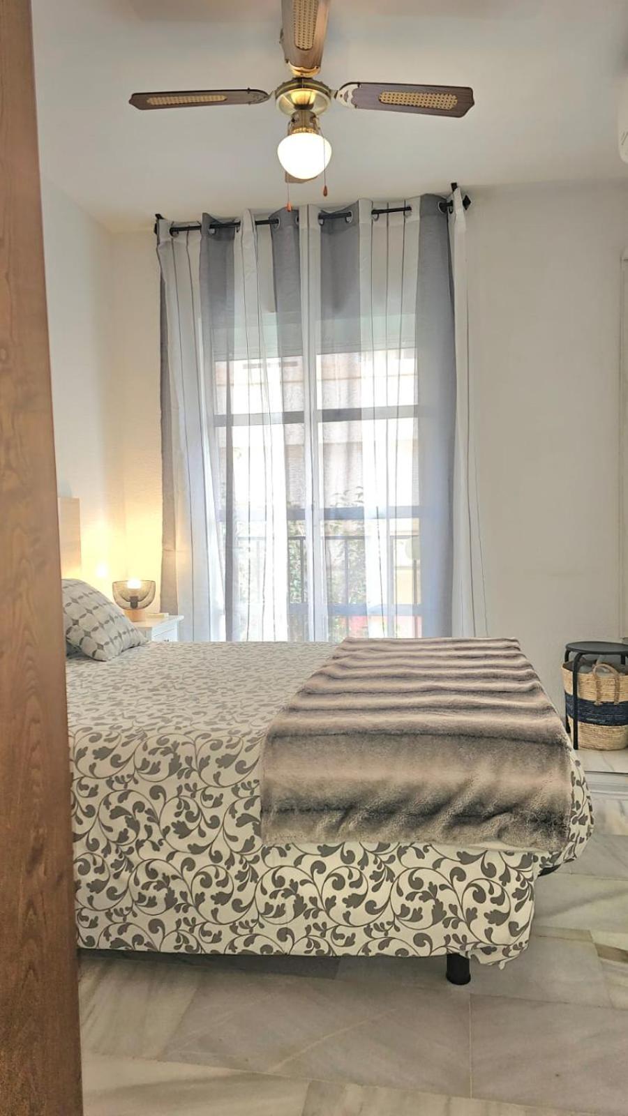 Ideal Holiday Apartment One Bedroom City Center Malaga Exterior photo