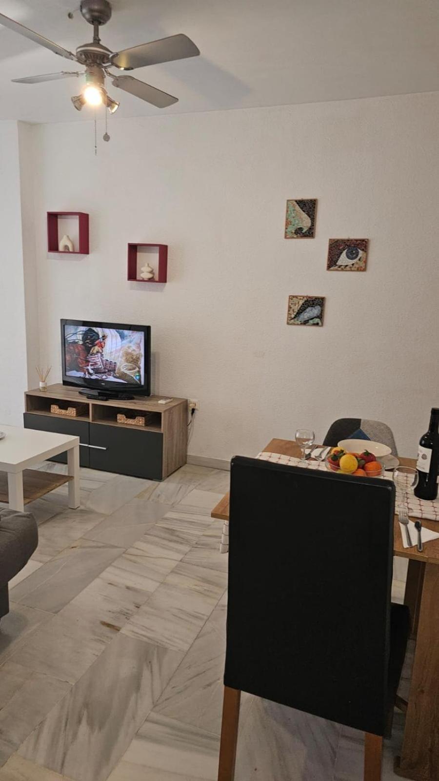Ideal Holiday Apartment One Bedroom City Center Malaga Exterior photo