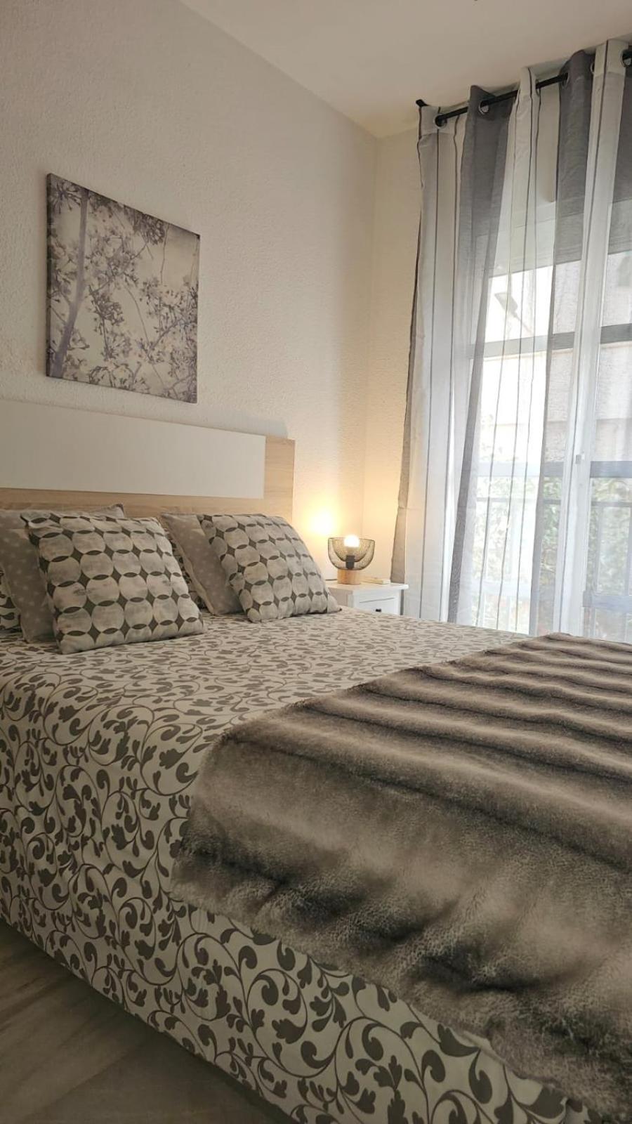 Ideal Holiday Apartment One Bedroom City Center Malaga Exterior photo
